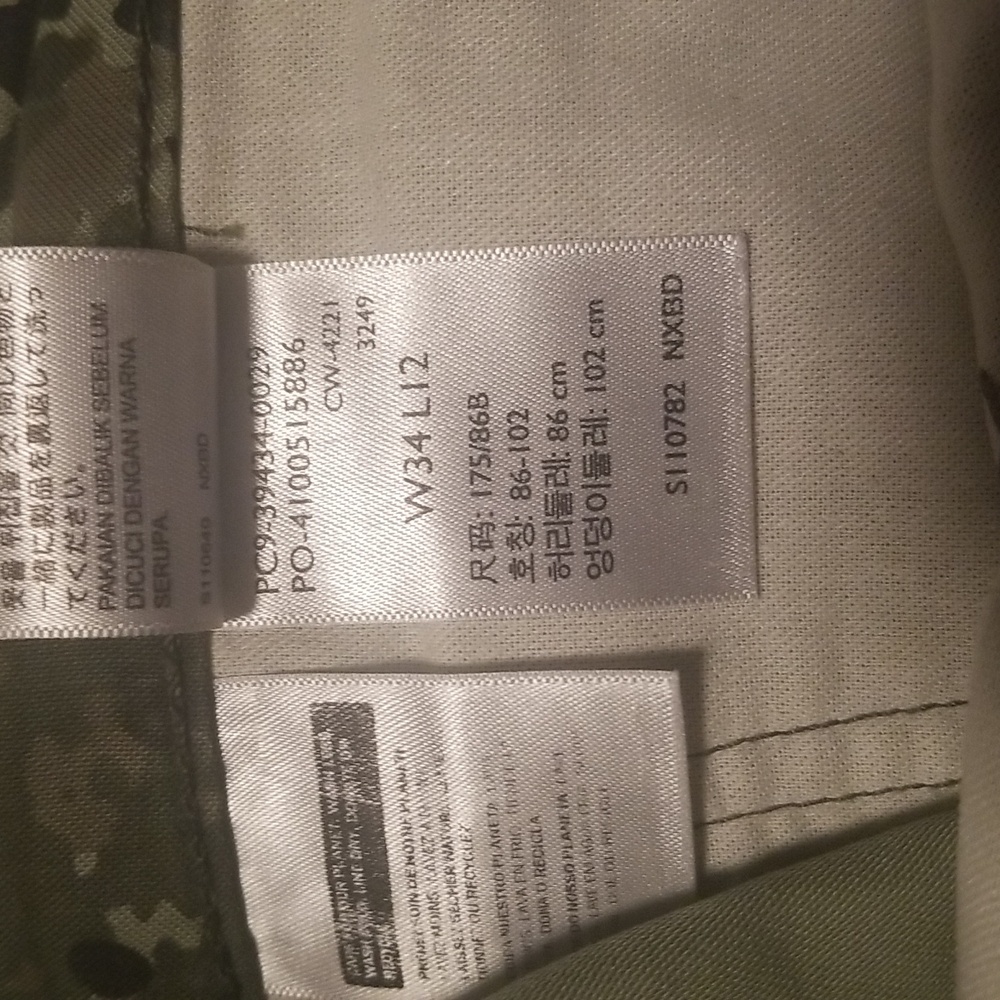 Men's Levi Baggy shorts,; Camouflage Green; Size W34 L12 - Picture 9 of 9